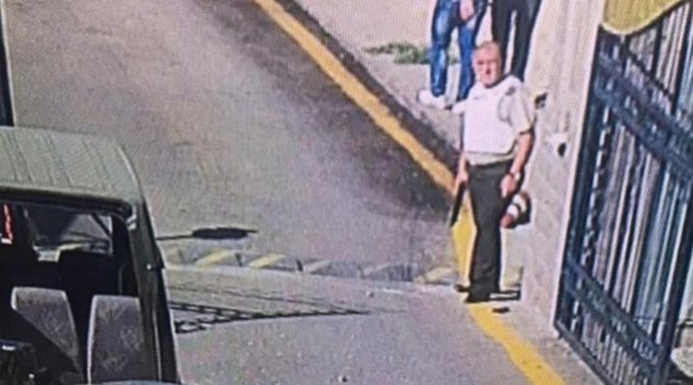 Tuğgeneral elinde silahla darbecilere karşı direnmiş
