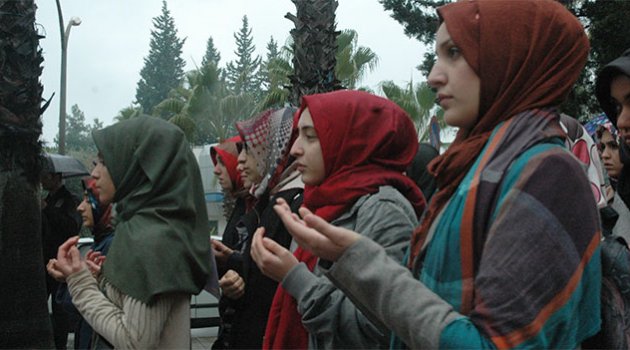 TÜGVA üyeleri şehitler için Adana'da gıyabı cenaze namazı kıldı