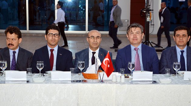 ‘Tüm olumsuzluklara rağmen  büyüyen bir ekonomimiz var’