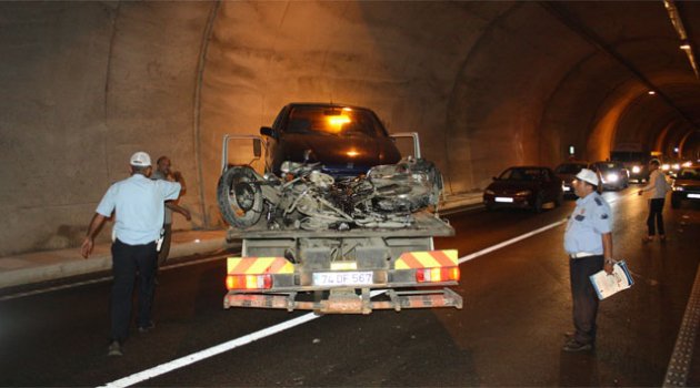 Tünelde otomobil ile motosiklet çarpıştı
