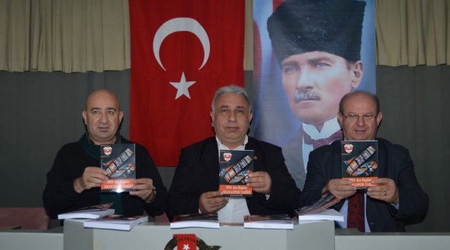 Türk, kitabını tanıttı