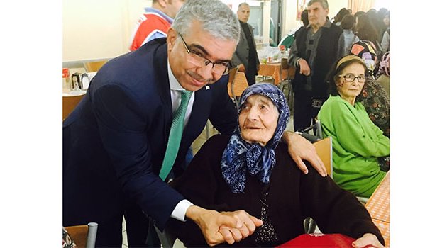 Türk Kızılayı, yaşlılar ile gençleri buluşturdu