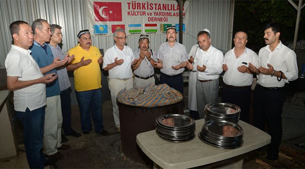 Türkistanlılar Derneği Demokrasi Şehitleri için mevlit okuttu