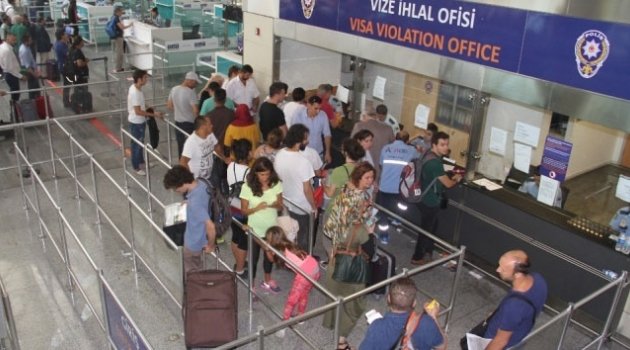 Türkiye'ye gelen yabancı sayısı yüzde 40 azaldı