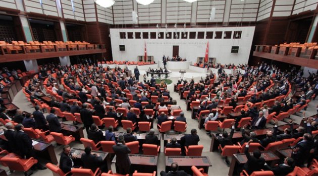 Tutuklu HDP’li vekillerin fotoğrafları kaldırıldı