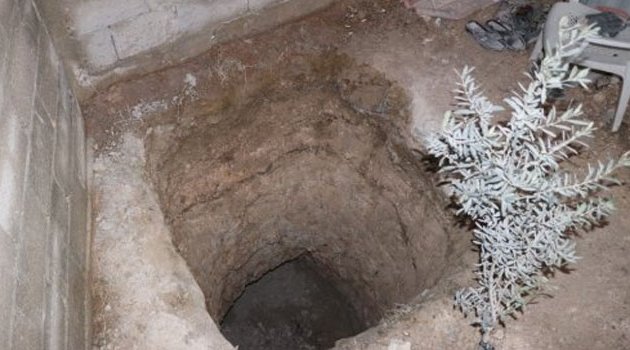 Tuvalet Kuyusu Kazarken Buldukları Mağarada Fransız Definesi Aramışlar