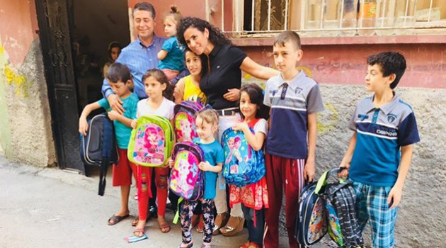 Uçar, Türkmen çocuklarını sevindirdi