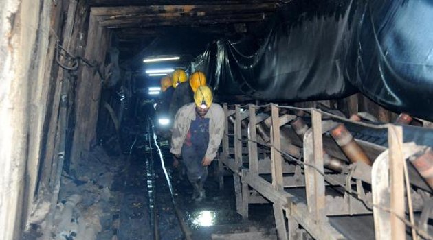 Ücretleri ödenen maden işçileri 26 saat sonra ocaktan çıktı