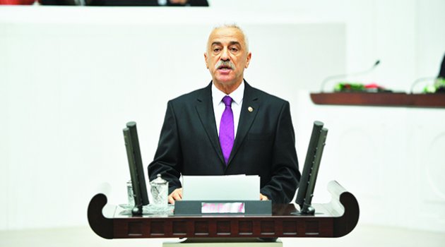 Ücretsiz kitap dağıtımını  Meclis gündemine taşıdı