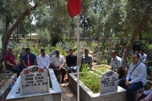 Ülkücü İşçiler Ülkücü Şehidin Mezarını Yaptırıp Andılar