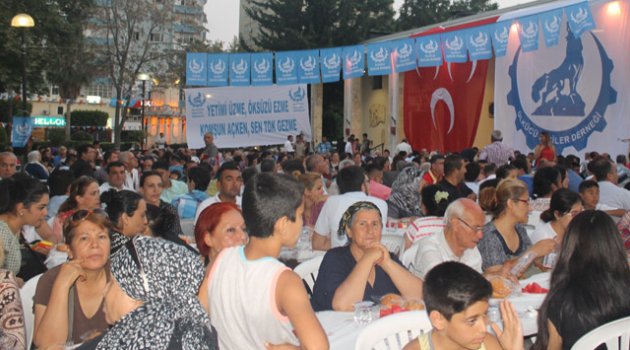 Ülkücü işçilerden muhteşem iftar