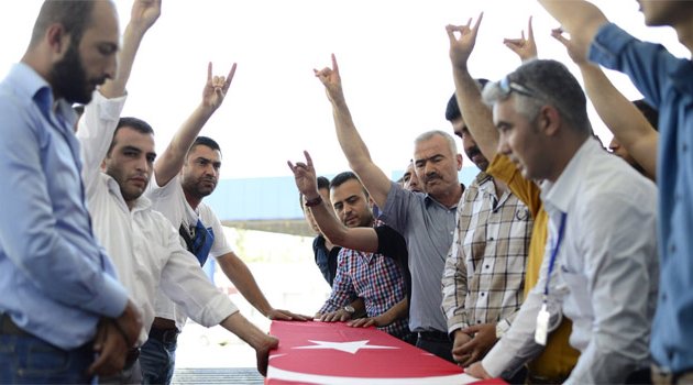 Ülkücüler, Türkmen cephesinde savaşırken can veren arkadaşlarını yolcu etti