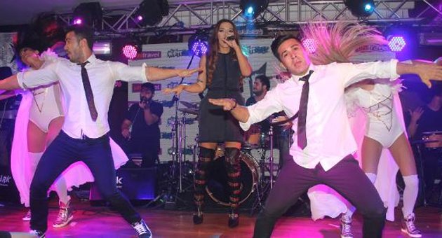 Uludağ’da konser veren Demet Akalın:Jandarma kovana kadar buradayım