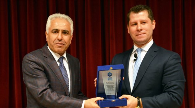 "Uluslararası Yönetim ve Türkiye’de Değişim" paneli