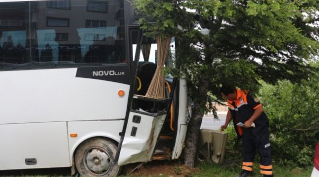Üniversite servisi kaza yaptı