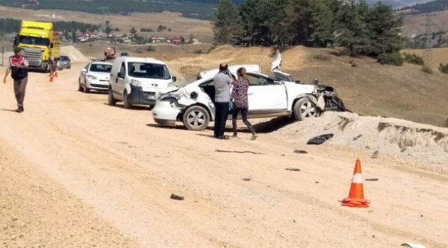 Üniversiteye kayıt yolunda kaza: 1 ölü, 4 yaralı
