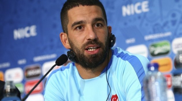 Ünlü futbolcu Arda Turan saldırıya uğradı