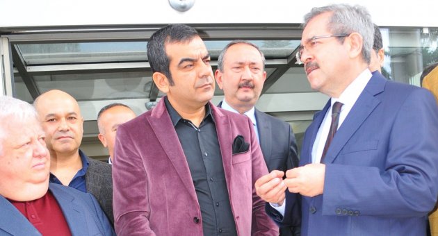 Ünüvar müteahhitlerle buluştu