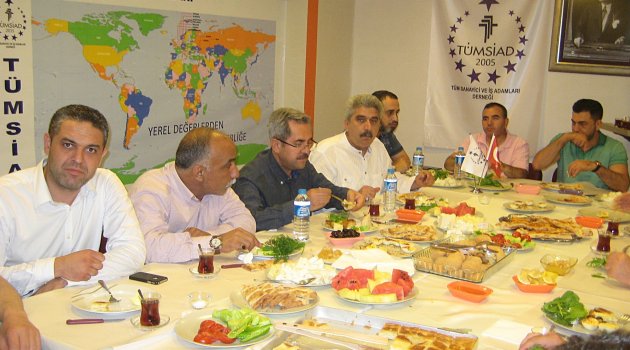 Ünüvar TÜMSİAD’ın sahur yemeğine katıldı