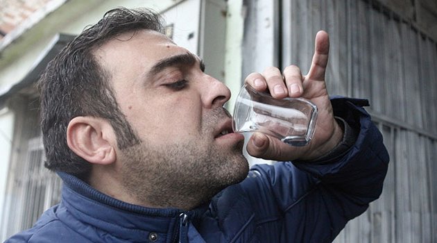 Usta emisyonu sıfırladı müşteri egzoz suyunu içti