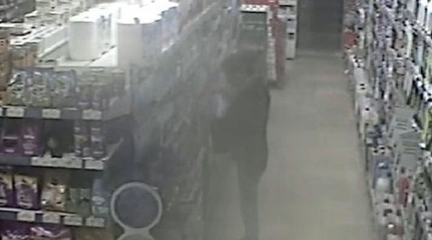 Uyuşturucu almak için bebek maması çalan kadın yakalandı