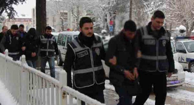 Uyuşturucu almaya gitmek için otomobil çaldılar