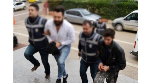 Uyuşturucu kullanırken canlı yayın yaptılar
