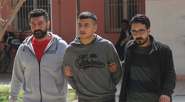Uyuşturucu operasyonunda yakalanan zanlı polisi bıçakladı