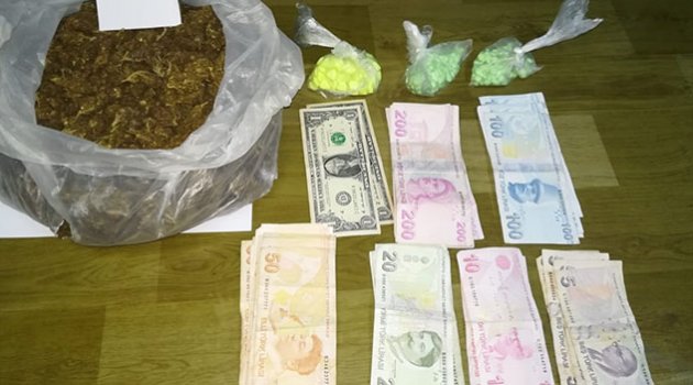 Uyuşturucu taciri 286 adet uyuşturucu hap 450 gram esrar ile yakalandı