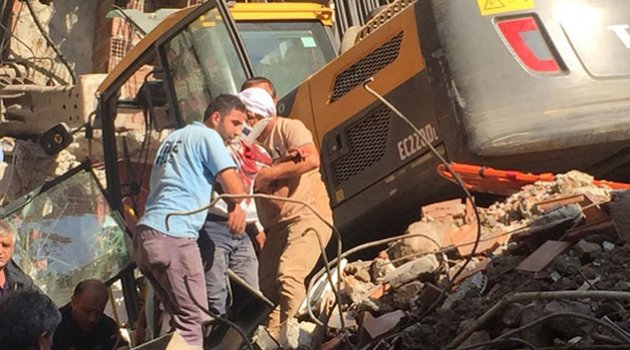 Üzerine beton blok düşen operatör ağır yaralandı