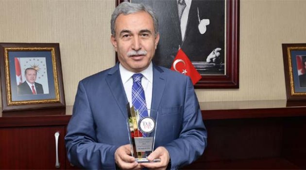 Vali Büyük’e "En iyi turizm valisi" ödülü
