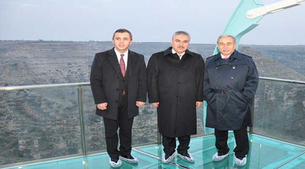 Vali Büyük'ten Uşak Valisi Ahmet Okur'a ziyaret
