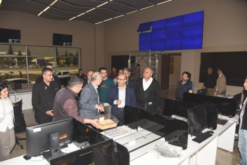 Vali Demirtaş, Adana Ticaret Borsası’nın Yeni Yerleşkesinde İncelemelerde Bulundu