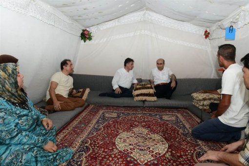Vali Demirtaş, Çadırkent’te İncelemelerde Bulundu