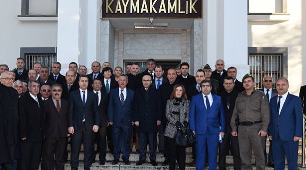 Vali Demirtaş, Ceyhan’da muhtarlar ve STK temsilcileri ile bir araya geldi