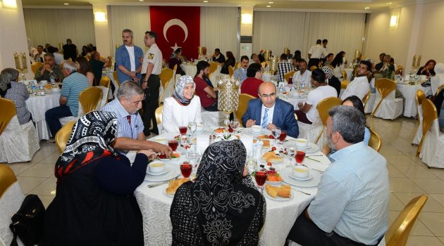 Vali Demirtaş, iftar yemeğinde şehit aileleri ve gazilerle bir araya geldi