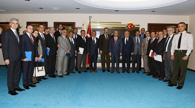 Vali Demirtaş: "İlçelerdeki sorunların giderilmesinde işbirliği şart"