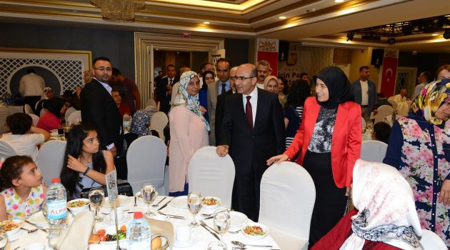 Vali Demirtaş, koruyucu aileler ile iftarda buluştu