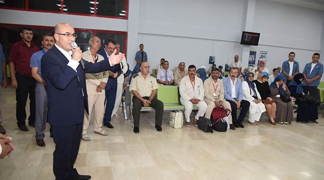 Vali Demirtaş, kutsal topraklara giden hacı adaylarını uğurladı