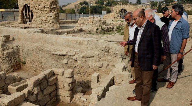 Vali Demirtaş, Misis Antik Kenti’ndeki kazı çalışmalarını inceledi