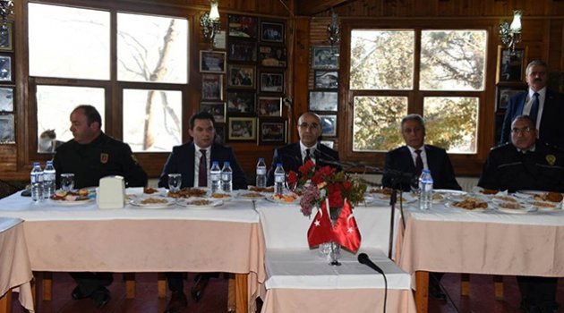 Vali Demirtaş Muhtarlar İle Buluştu