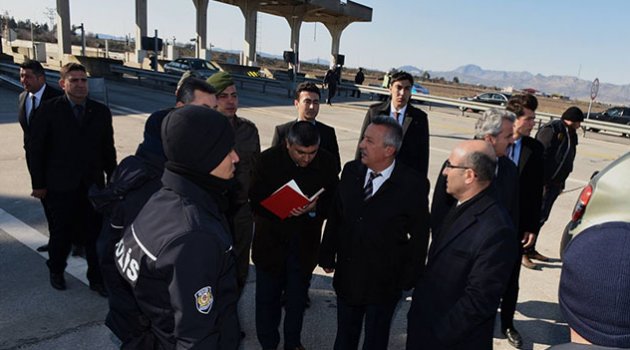 Vali Demirtaş, polis uygulama noktalarını denetledi