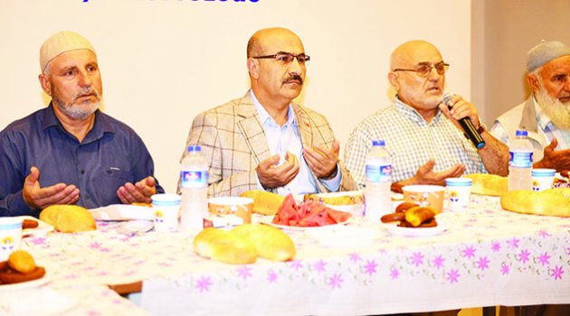 Vali Demirtaş şehidin baba evinde