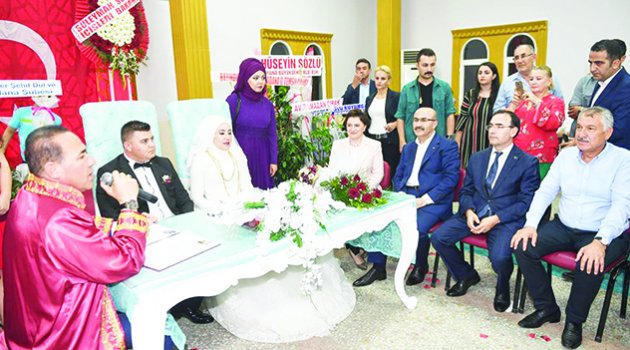 Vali Demirtaş, şehit  kardeşlerinin nikâhında