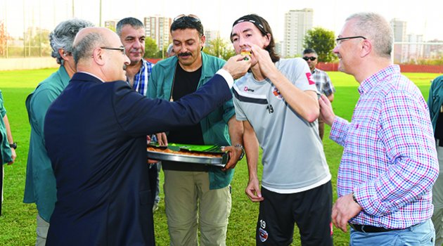 Vali Demirtaş’tan Adanaspor’a ziyaret