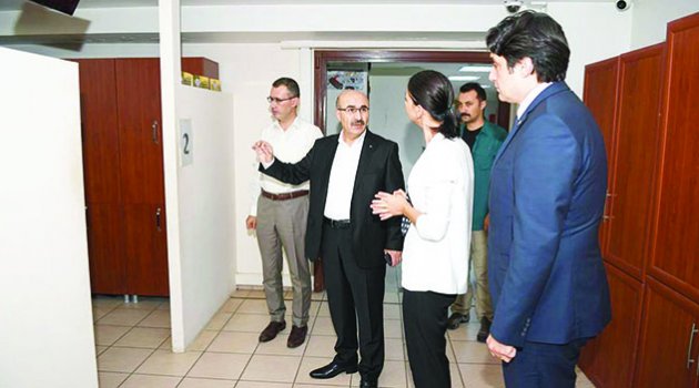 Vali Demirtaş’ten sosyal  markete destek çağrısı