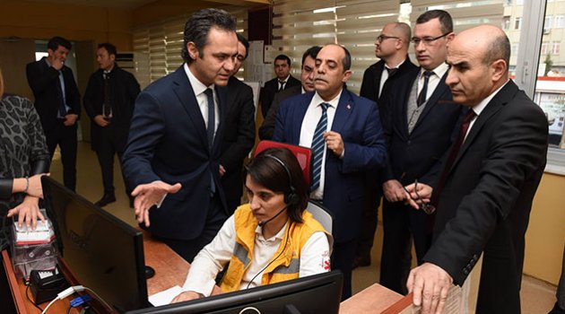 Vali Mahmut Demirtaş, 112 Acil Komuta Merkezi’nde incelemelerde bulundu