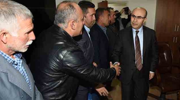 Vali Mahmut Demirtaş, İmamoğlu’nda mahalle muhtarlarıyla bir araya geldi