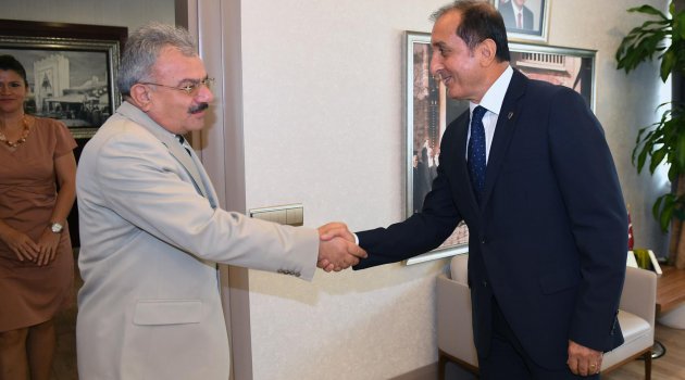 Vali Vekili Aydın, valilik personeliyle bayramlaştı