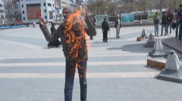 Valilik önünde kendini yaktı